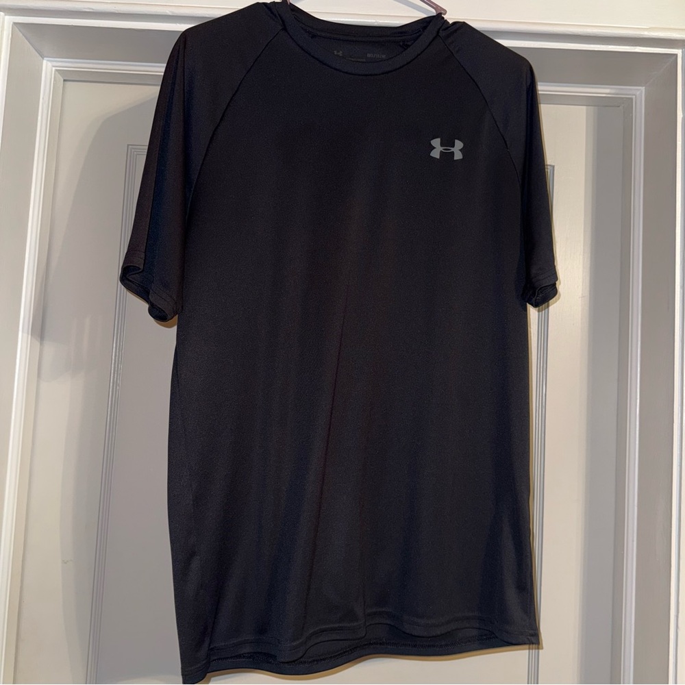 Under Armour Men's Dark Tee